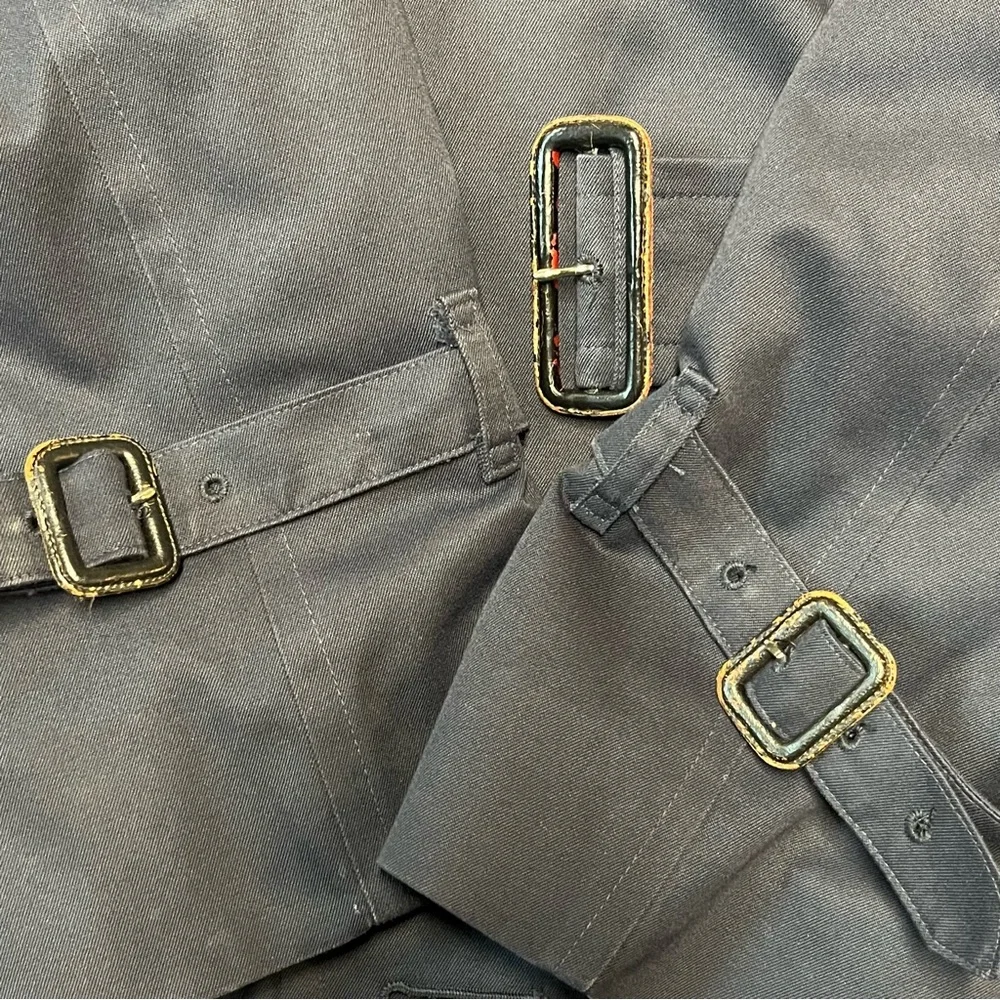 Burberry trench coat. - Picture 10 of 14